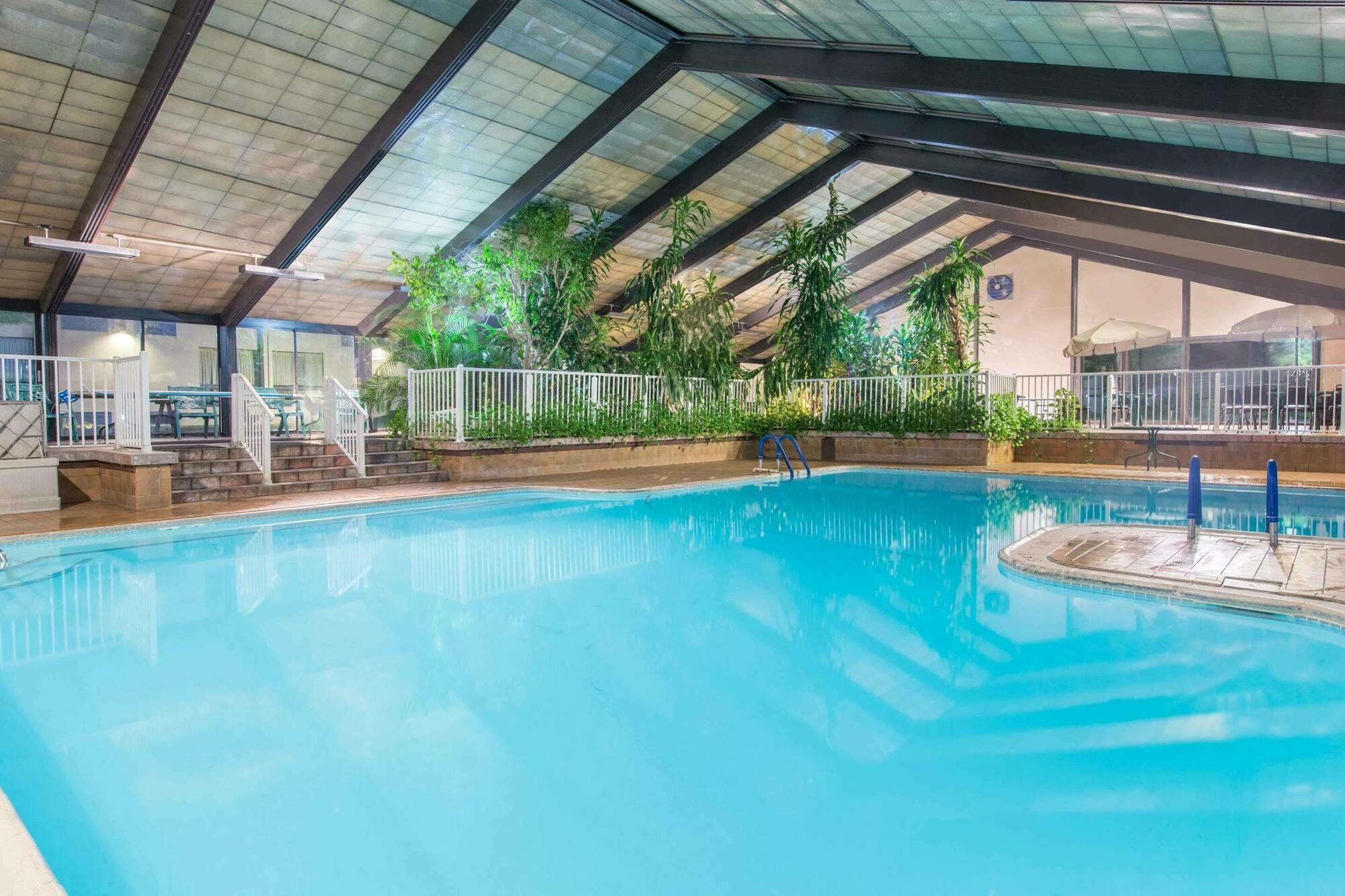 Howard Johnson By Wyndham Bartonsville/Poconos Area Buitenkant foto